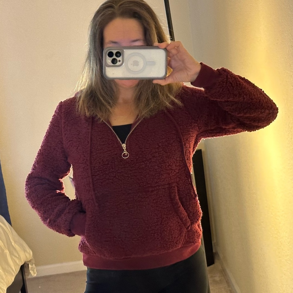 ( NWT) BUNDLE 🛍️2️⃣ for$🔟 Plush Hoodies w1/4 zip. Colors:Cream;Burgundy Size:M